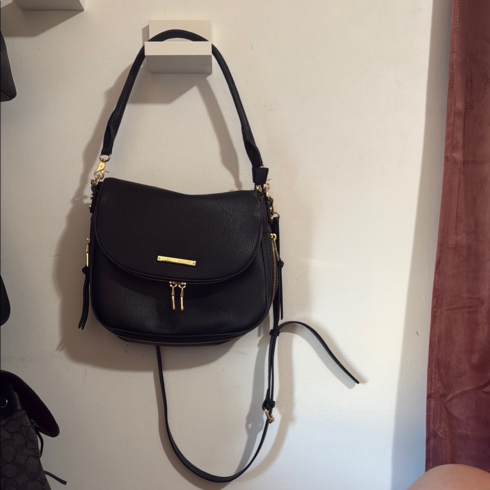 Poppy and Peonies Downtown shoulder/crossbody bag. Like new. Smoke free/pet free